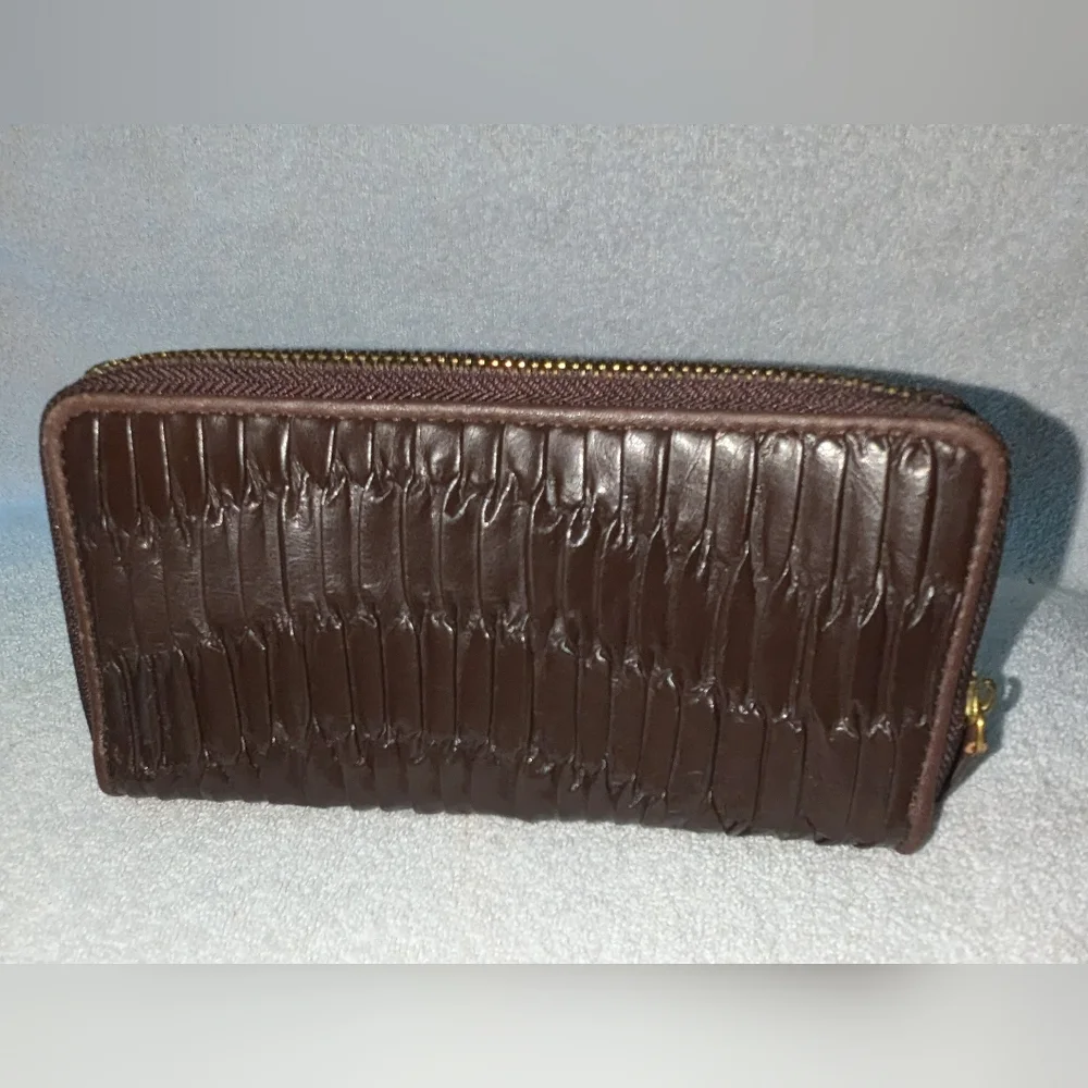 Coach Madison gathered leather wallet.